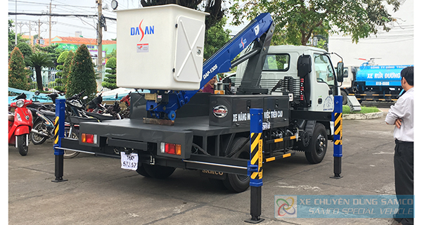 SP.SAMCO handed over 01 Aerial Platform Truck to Binh Duong Urban Construction Company