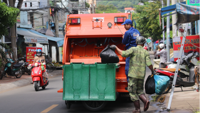 Thành phố Vũng Tàu: Ổn định việc chuyển đổi phương tiện thu gom rác