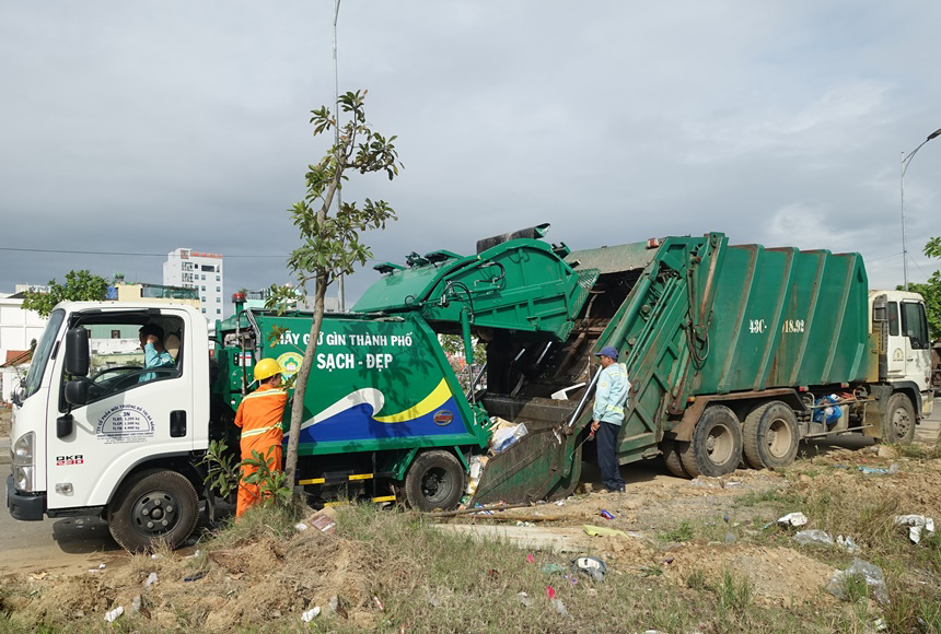 ĐẨY NHANH TỐC ĐỘ THU GOM, VẬN CHUYỂN RÁC TẠI ĐÀ NẴNG